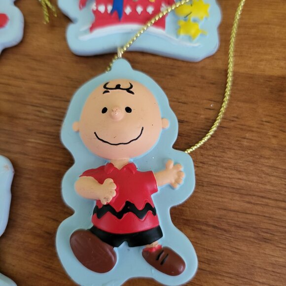 Peanuts Hallmark 2011 Christmas Ornaments Set x4 United Feature Syndicate Inc T7 - Picture 2 of 9